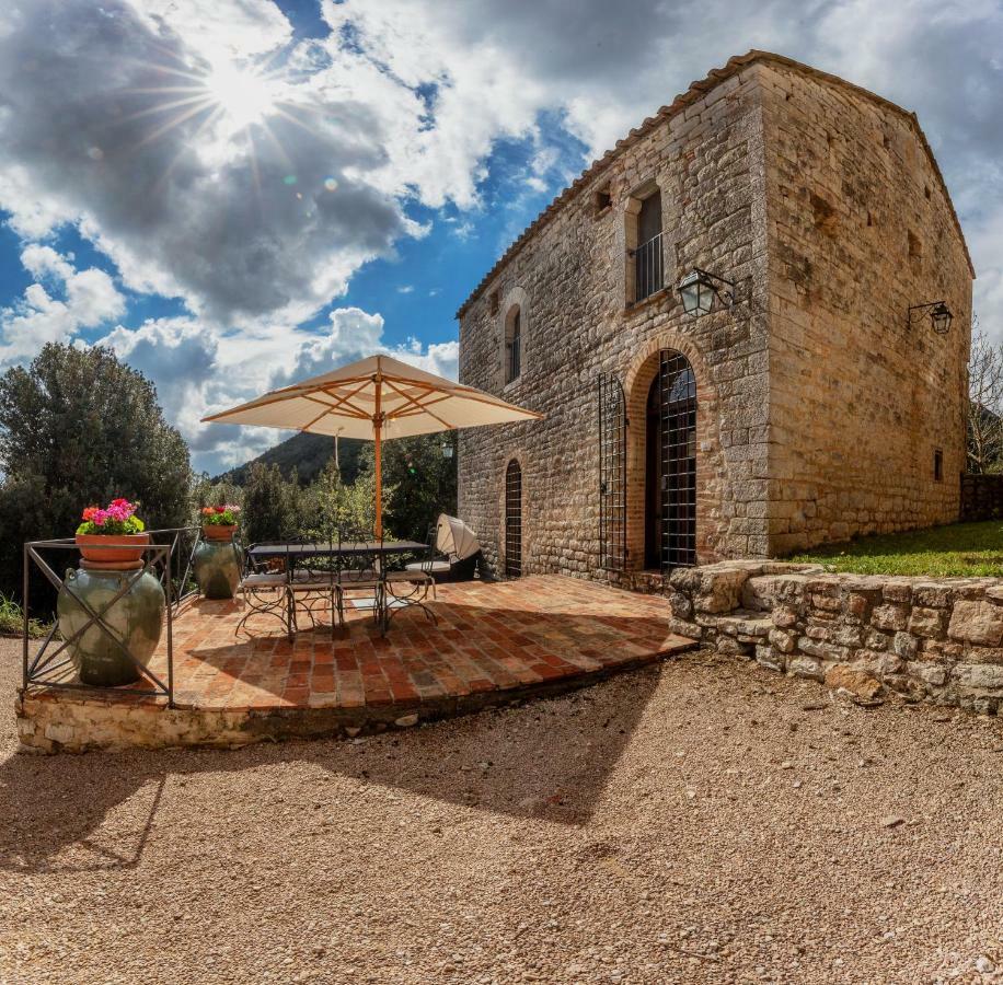 Castello Valenzino Aparthotel Pierantonio Exterior photo